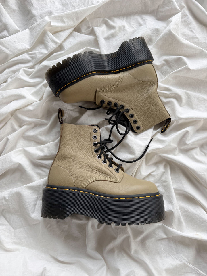 NEW Botas Dr. Martens 1460 Pascal Max Talla 38 col Pistacho