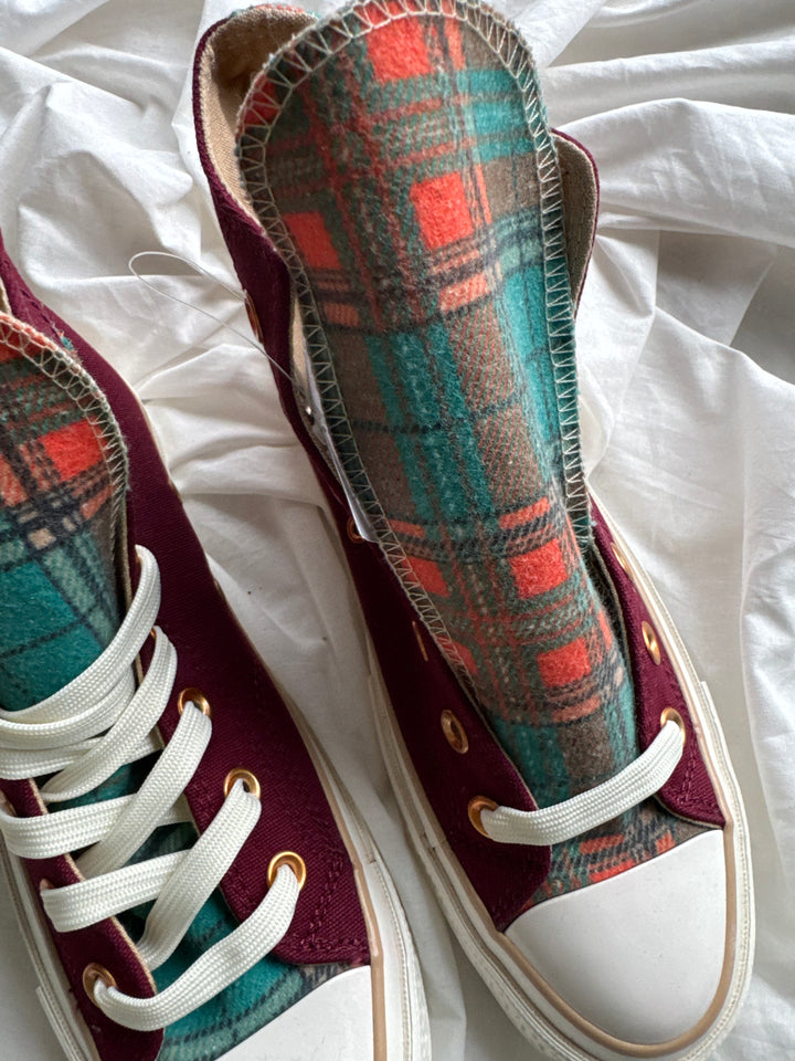Chuck Taylor All Star CANVAS Y PLAID 🧸