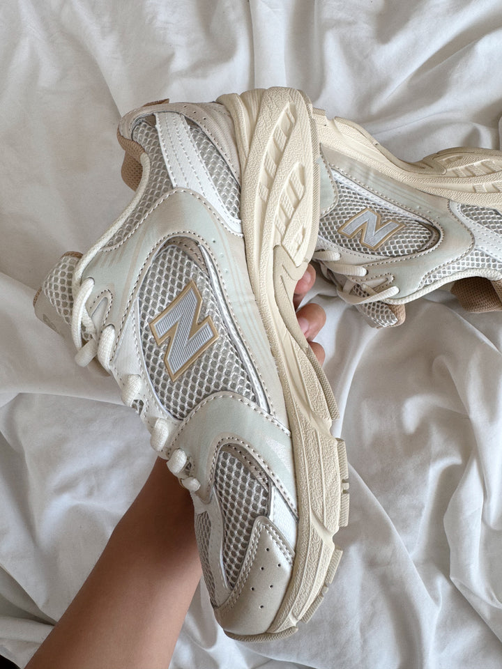 NEW BALANCE 530 CHAMPAGNE 🥂