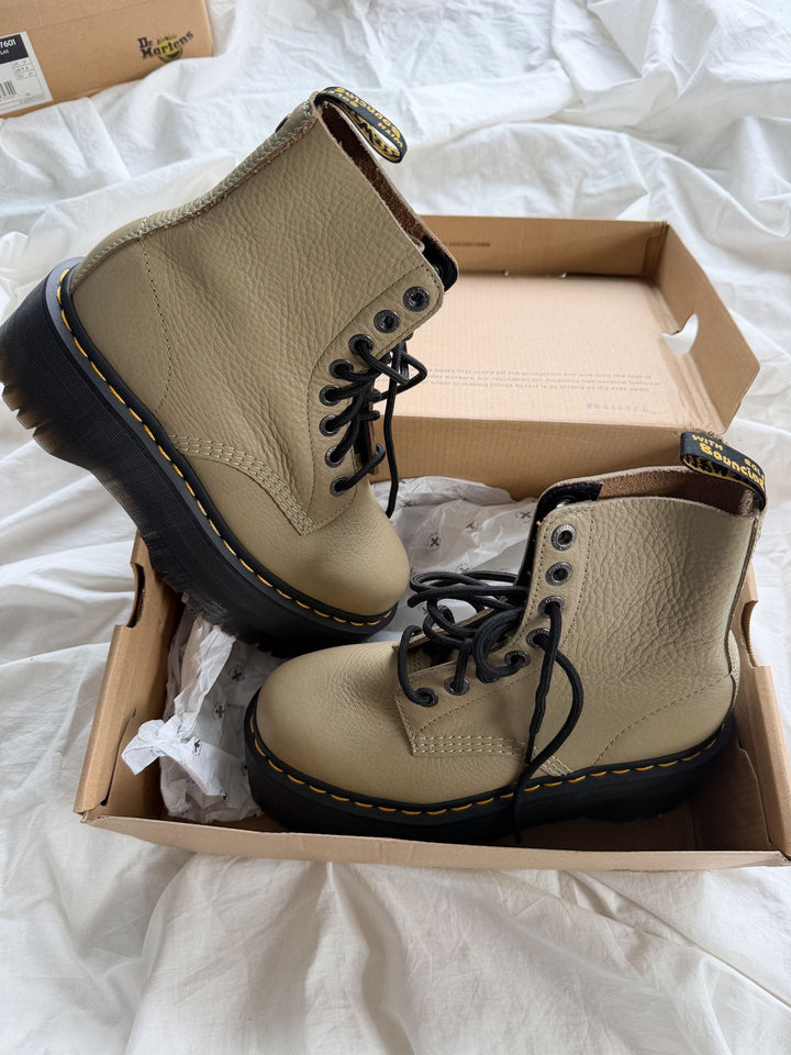 NEW Botas Dr. Martens 1460 Pascal Max Talla 38 col Pistacho