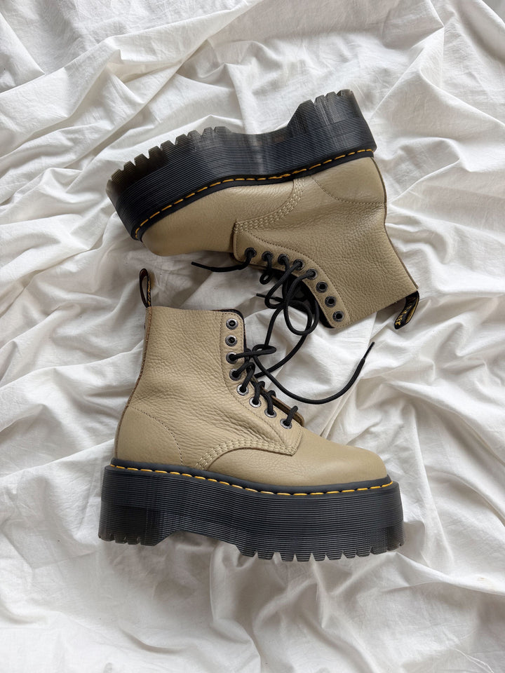 NEW Botas Dr. Martens 1460 Pascal Max Talla 38 col Pistacho