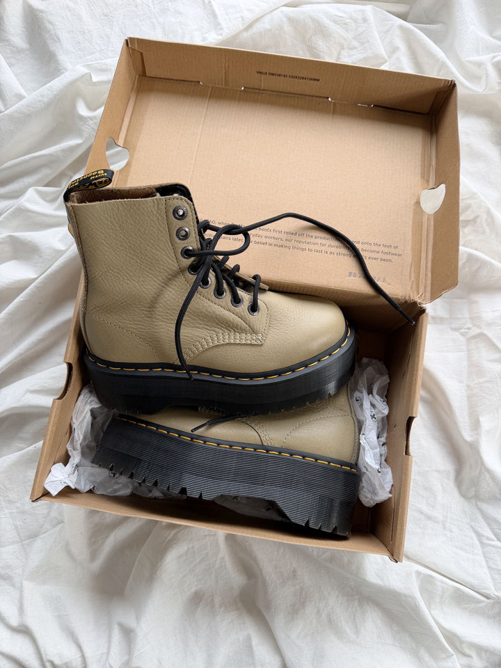 NEW Botas Dr. Martens 1460 Pascal Max Talla 38 col Pistacho